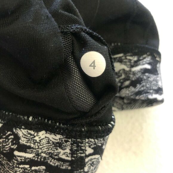 Lululemon Women Nami Wave White Black Print Energy Bra Luxtreme Strappy Top 4 - Picture 6 of 6